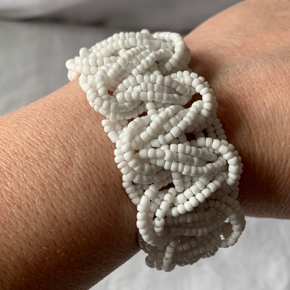Jewelry - White beaded bracelet